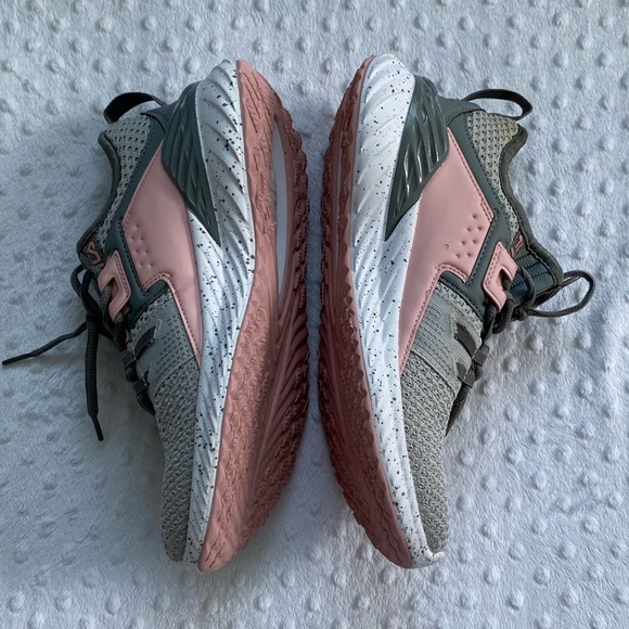 Fila Running Shoes (size 8) - Picture 4 of 12